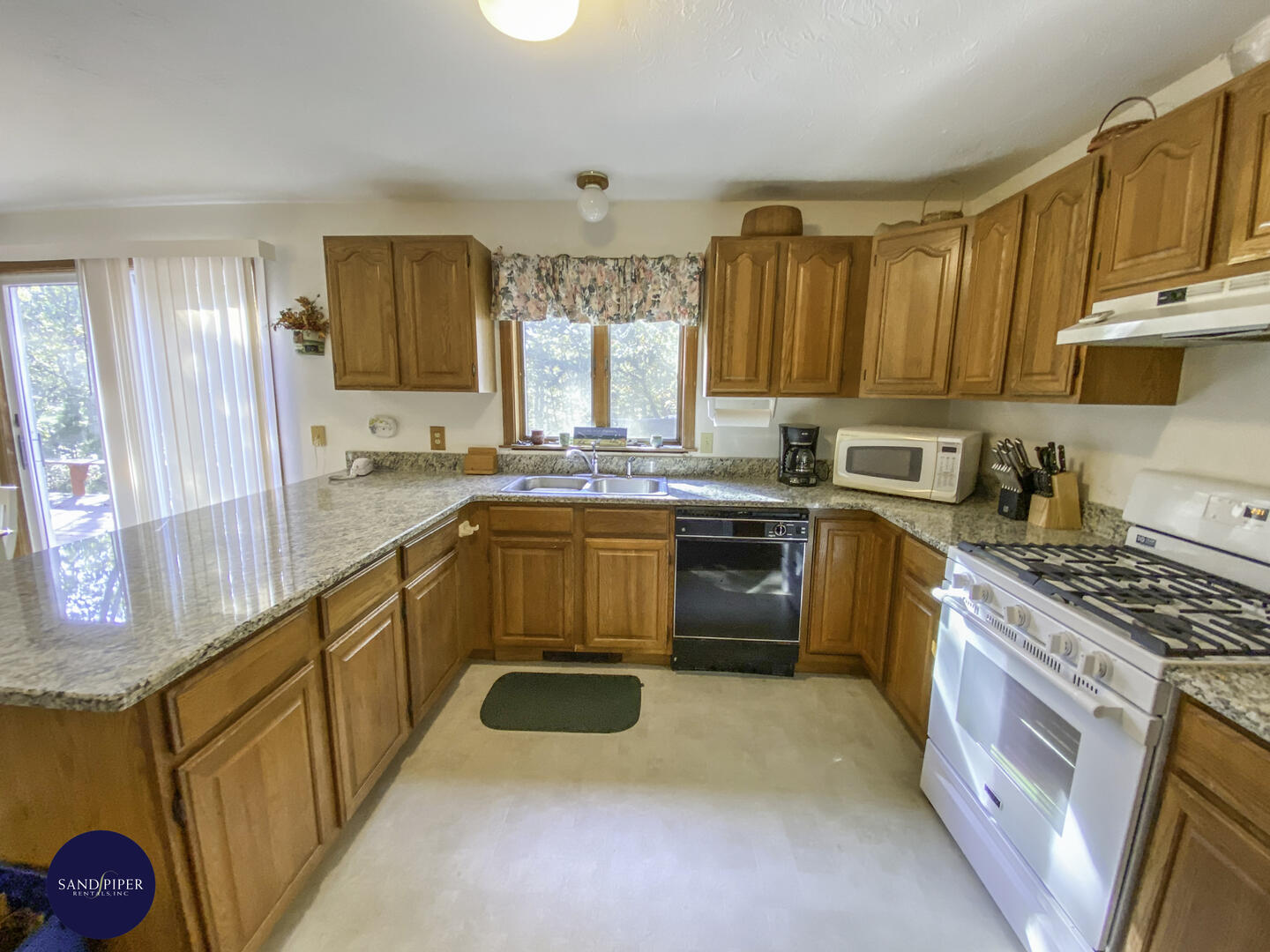 Cape Cod Home 995207