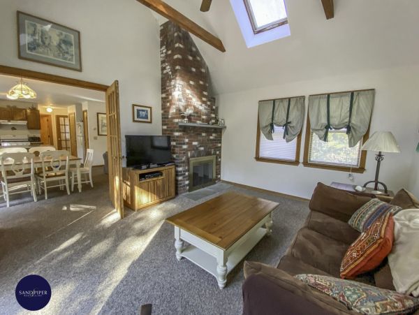 Cape Cod Home 995207