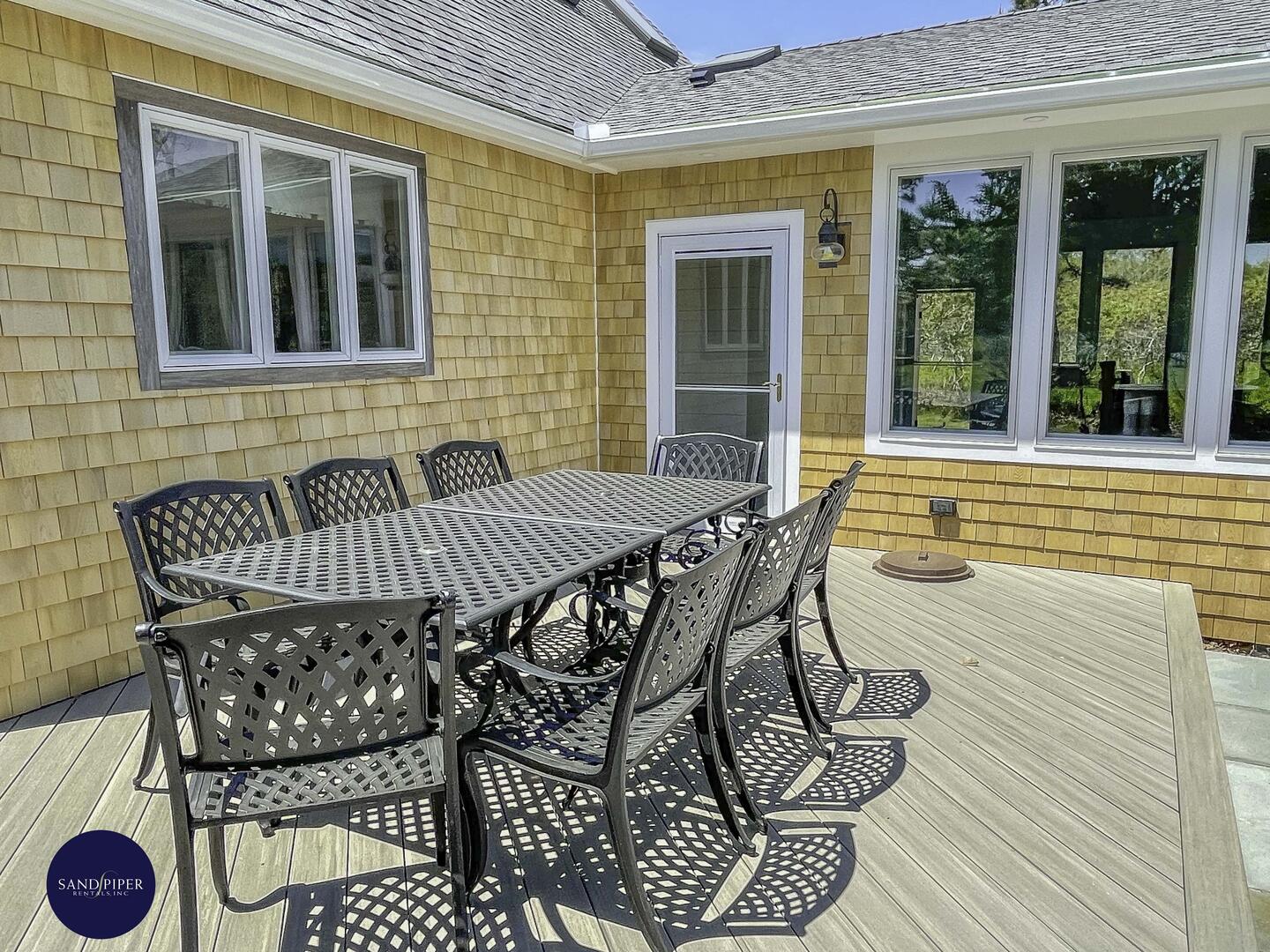 Cape Cod Home 995208