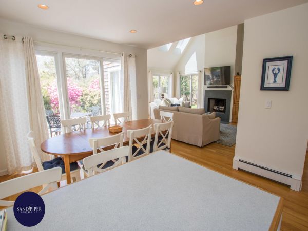 Cape Cod Home 995208