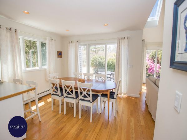Cape Cod Home 995208