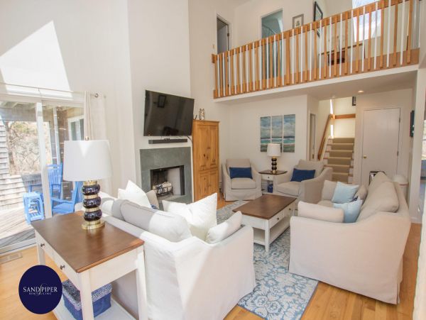 Cape Cod Home 995208