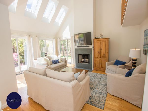 Cape Cod Home 995208