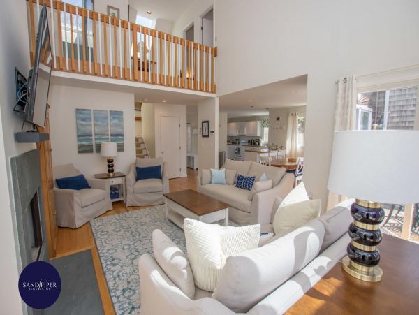 Cape Cod Home 995208