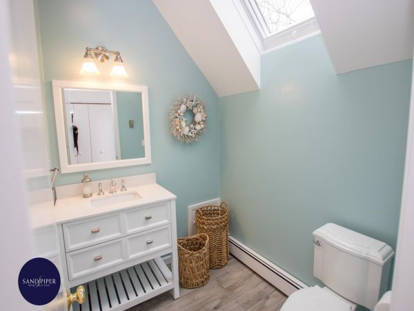 Cape Cod Home 995208