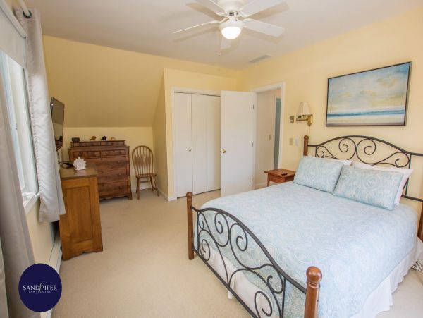 Cape Cod Home 995208
