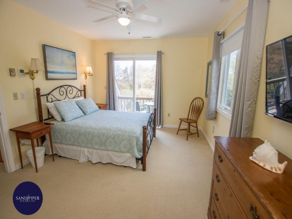 Cape Cod Home 995208