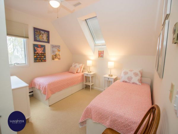 Cape Cod Home 995208