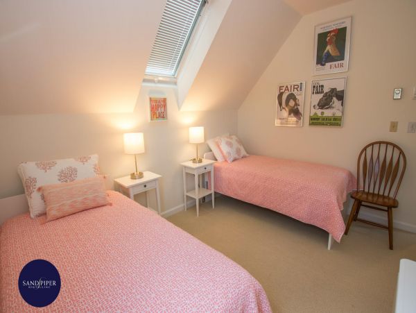 Cape Cod Home 995208