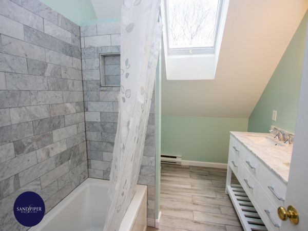 Cape Cod Home 995208