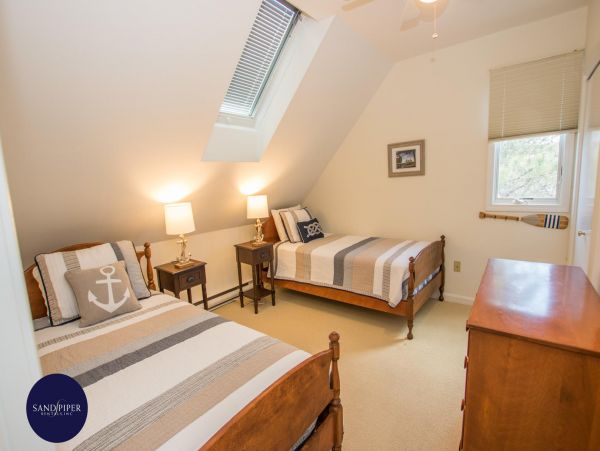 Cape Cod Home 995208