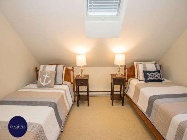 Cape Cod Home 995208