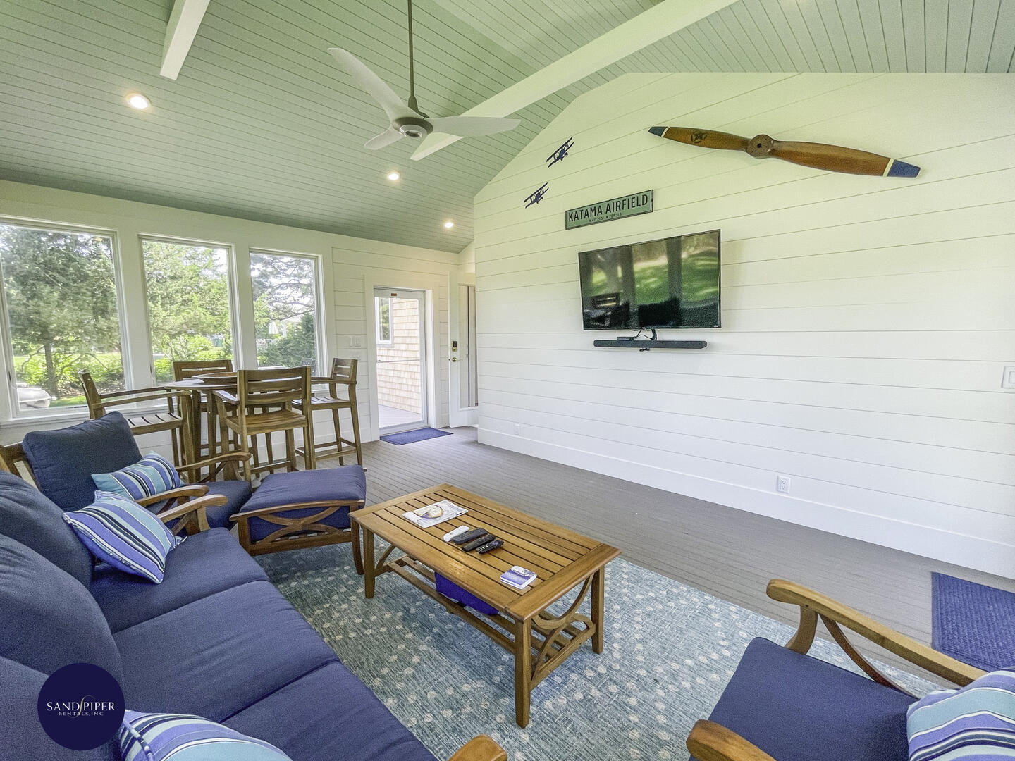 Cape Cod Home 995208