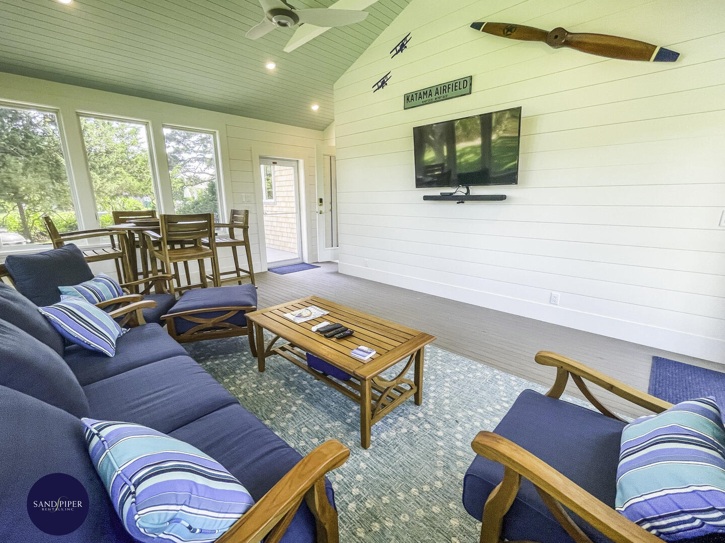 Cape Cod Home 995208