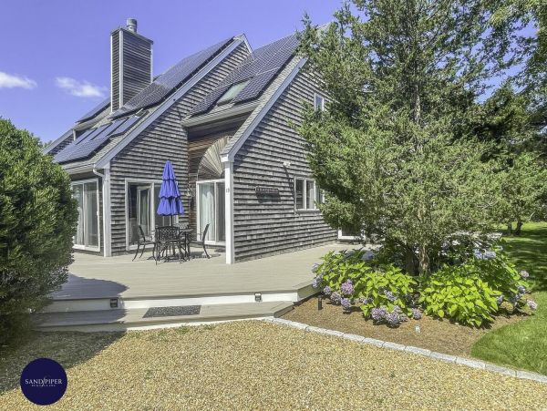Cape Cod Home 995208