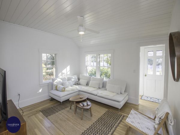 Cape Cod Home 995209