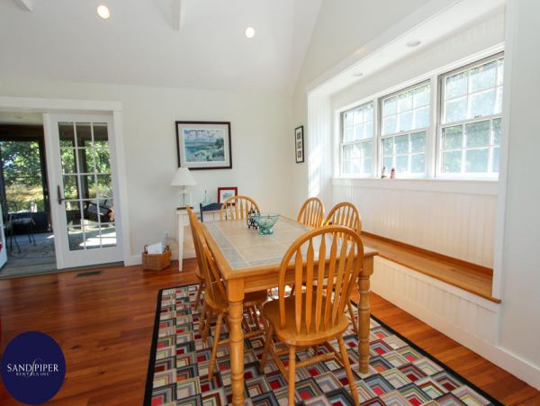 Cape Cod Home 995210