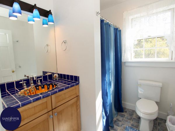 Cape Cod Home 995210