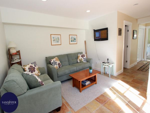 Cape Cod Home 995210