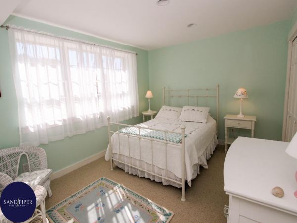 Cape Cod Home 995210