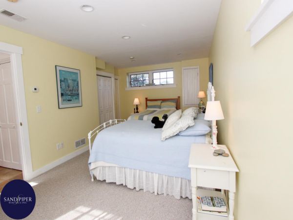 Cape Cod Home 995210