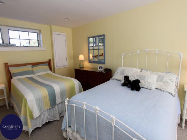 Cape Cod Home 995210
