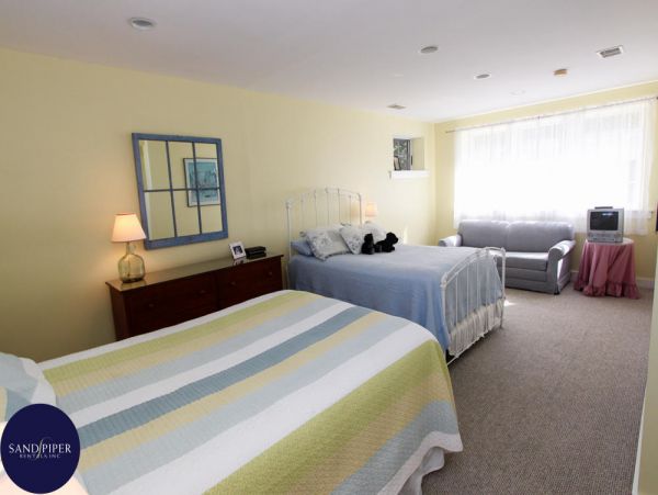 Cape Cod Home 995210