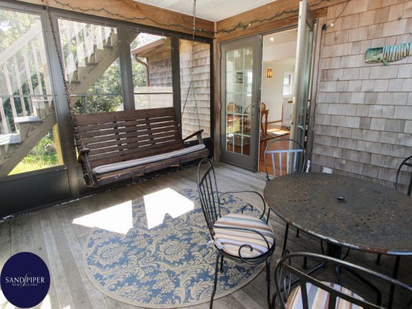 Cape Cod Home 995210