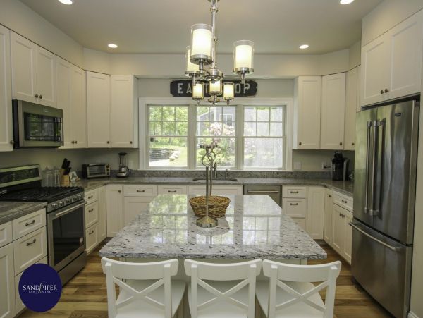 Cape Cod Home 995211
