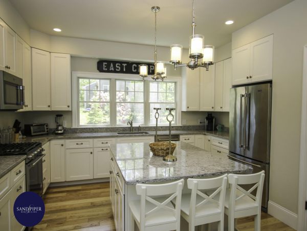 Cape Cod Home 995211