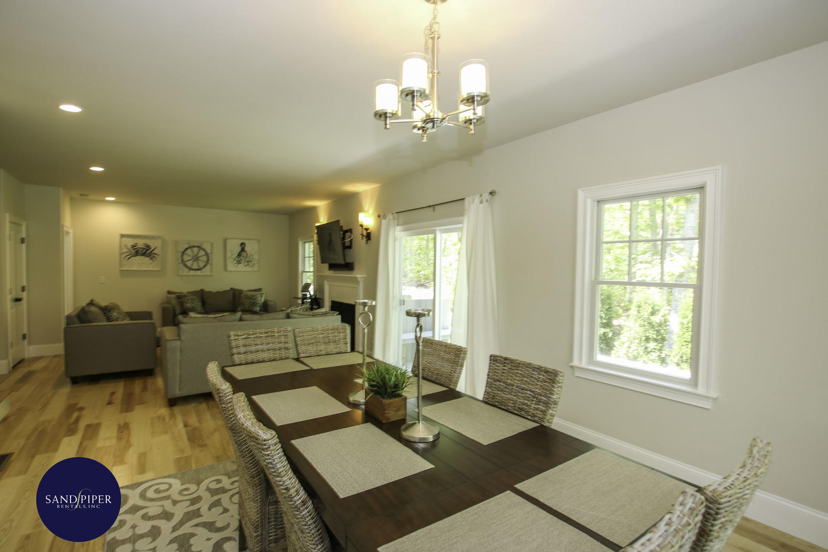 Cape Cod Home 995211