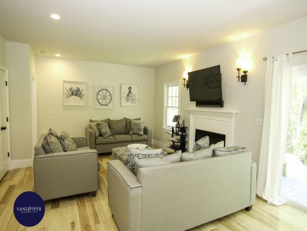 Cape Cod Home 995211