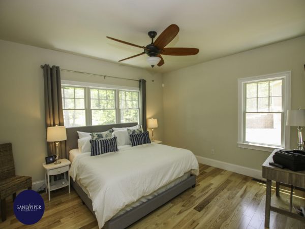 Cape Cod Home 995211