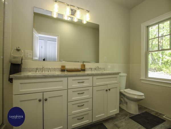 Cape Cod Home 995211