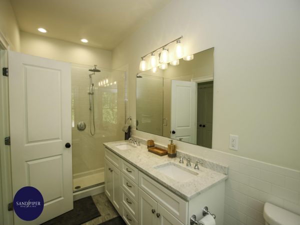 Cape Cod Home 995211
