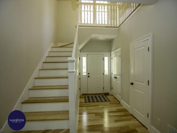 Cape Cod Home 995211