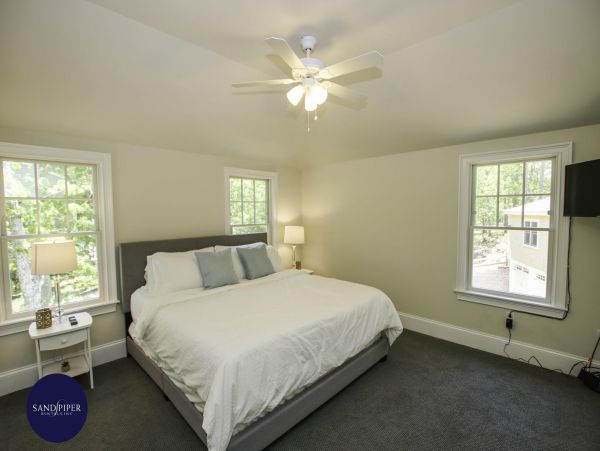 Cape Cod Home 995211