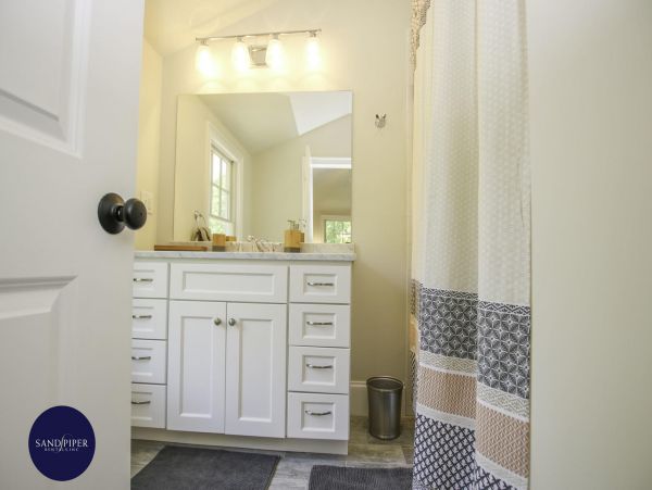 Cape Cod Home 995211