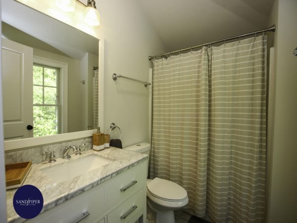 Cape Cod Home 995211
