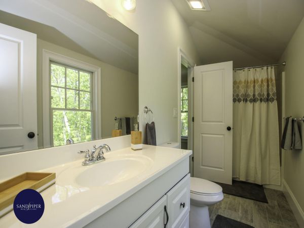 Cape Cod Home 995211