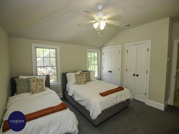 Cape Cod Home 995211