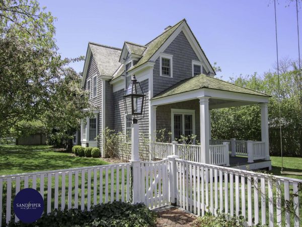 Cape Cod Home 995212