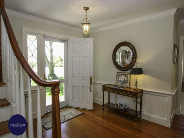 Cape Cod Home 995212