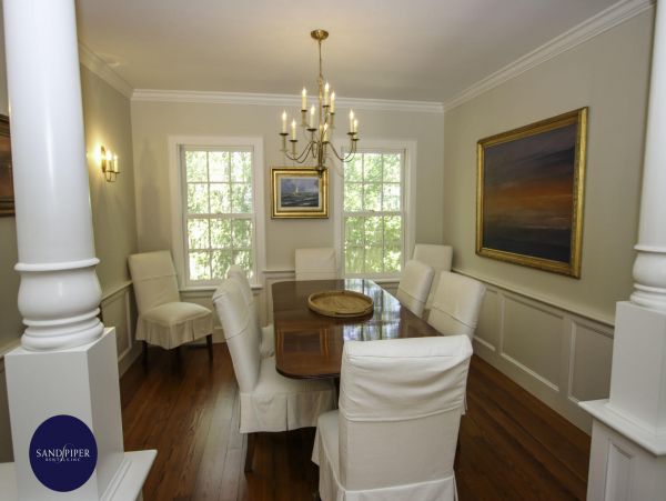 Cape Cod Home 995212