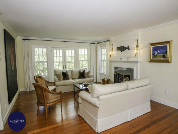 Cape Cod Home 995212
