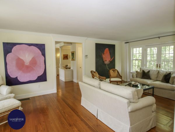 Cape Cod Home 995212