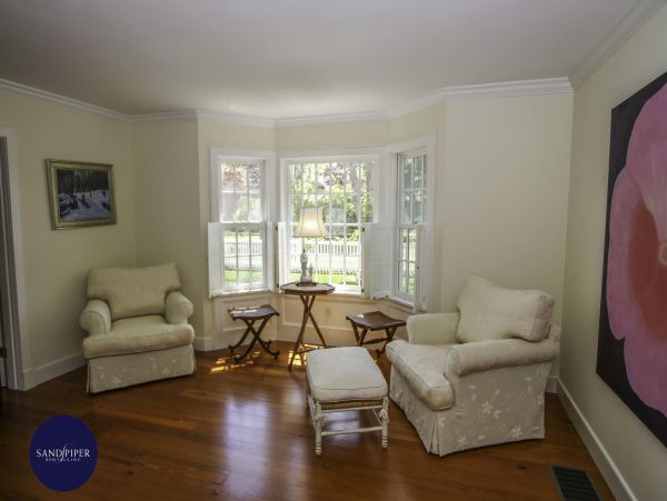Cape Cod Home 995212