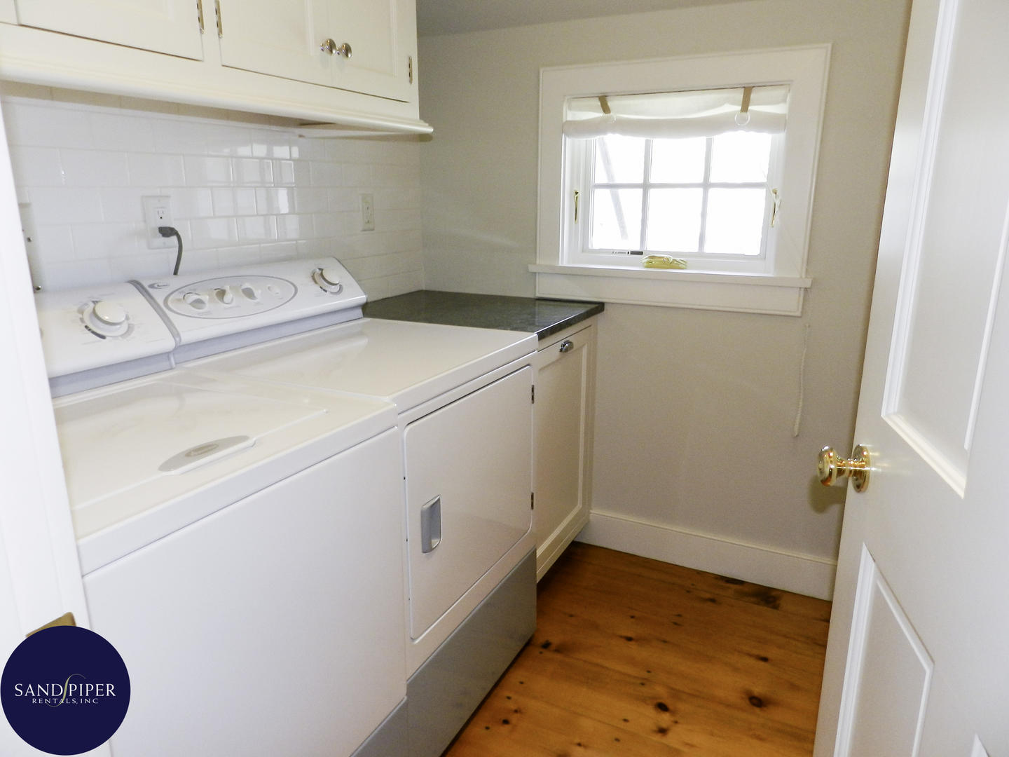 Cape Cod Home 995212