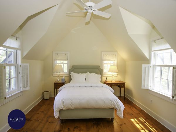 Cape Cod Home 995212
