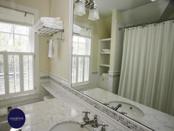 Cape Cod Home 995212